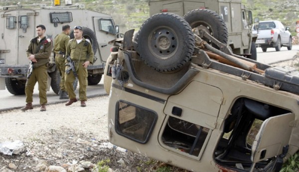 إصابة 4 جنود إسرائيليين بعد انقلاب سيارتهم العسكرية