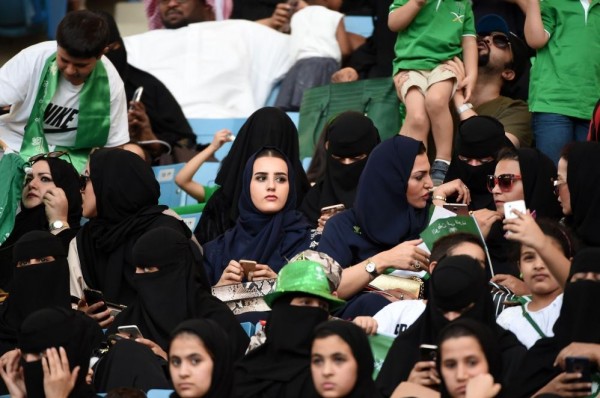 للمرة الأولى.. النساء السعوديات في ضيافة استاد الملك فهد