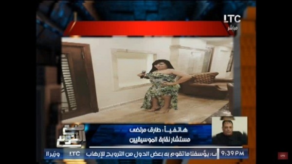 شرطة الآداب تقبض على مُطربة مصرية بسبب ملابسها شبه العارية
