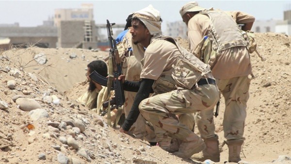 قوات الشرعية اليمنية تحبط هجوما لجماعات الحوثيين قرب الحدود مع السعودية