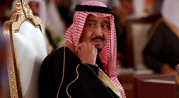 الملك سلمان يسمح للسعوديات بقيادة السيارات