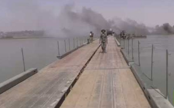 القوات الروسية تقيم جسرا عسكريا فوق نهر الفرات
