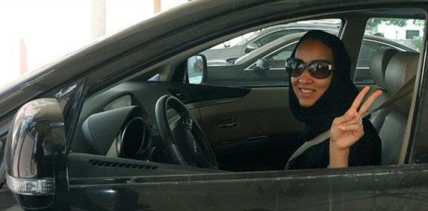 كيف علقت هيئة كبار علماء السعودية على السماح بقيادة المرأة للسيارة؟