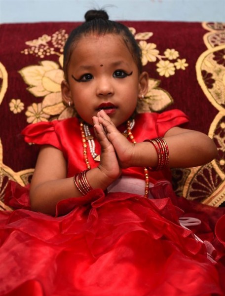 فتاة عمرها 3 سنوات إلهة النيبال الجديد .. ماستتعرض له لايُصدق