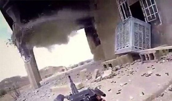 بالفيديو.. عنصر من تنظيم الدولة يوثق لحظة مقتله