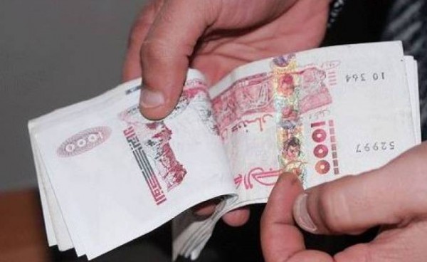 رغم تحذيرات المعارضة من التضخم.. الجزائر تبدأ بطبع عملتها الجديدة