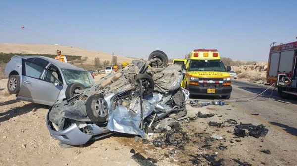 (صور وفيديو) مصرع 3 اسرائيليين بحادث سير قرب ديمونا جنوب فلسطين