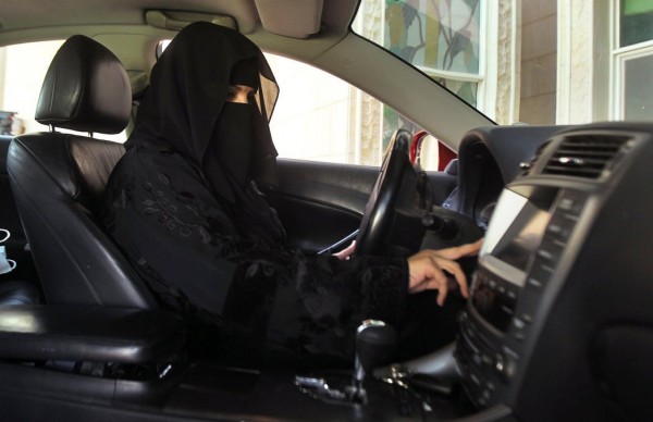 قيادة المرأة السعودية للسيارة يرفع نسبة استيراد المركبات