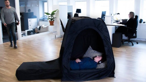خيمة أطفال خاصة للكبار تمنحهم الخصوصية في العمل