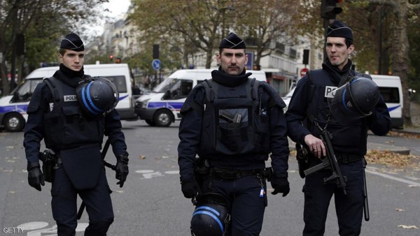 فرنسا تعتقل (فريق اغتيالات) لمهاجمة المسلمين واللاجئين