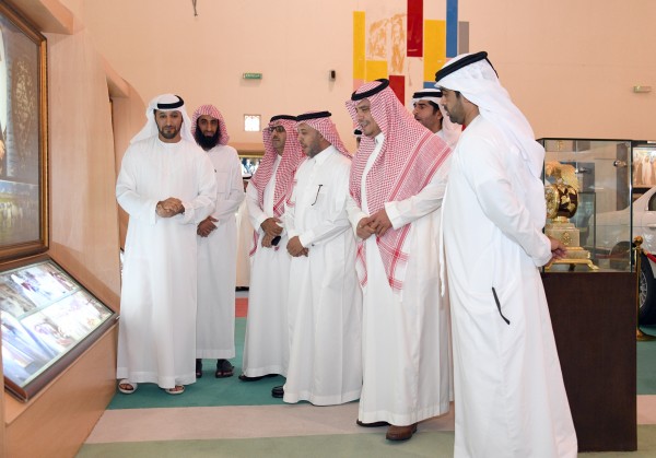 وفد نيابي سعودي يزور معرض الشيخ زايد الدائم بنادي تراث الامارات