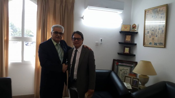 السفير أحمد رمضان يستقبل قنصل عام سنغافورة في سلطنة عُمان
