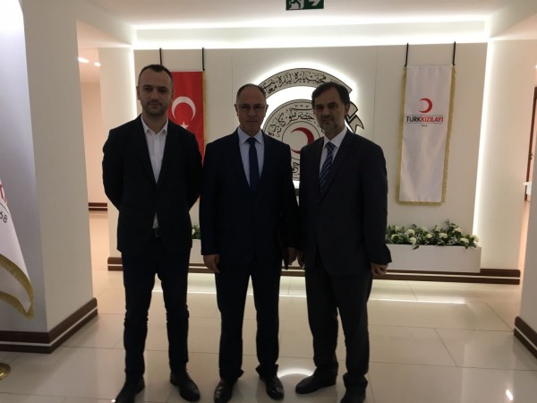 السفير فائد مصطفى يجتمع بمدير عام الهلال الاحمر التركي