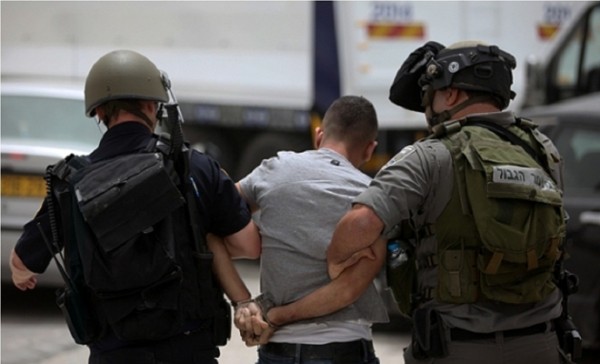 الاحتلال يعتقل شاب بزعم حيازته سكيناً في القدس