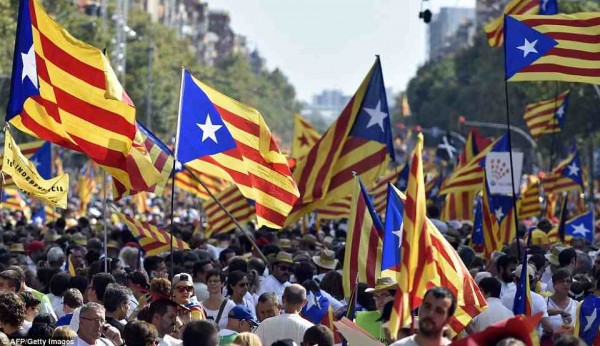 مئات الآلاف في شوارع برشلونة تأييدا لانفصال كتالونيا عن إسبانيا