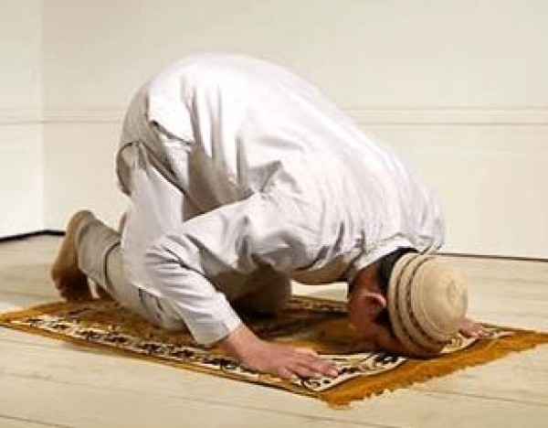 ما حكم صلاة الإنسان الجائع؟