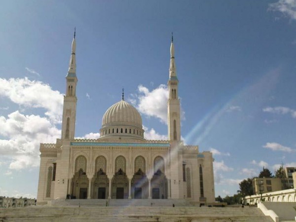 شاهد: مسجد الأمير عبدالقادر .. تحفة معمارية بأيدي مصرية وعربية