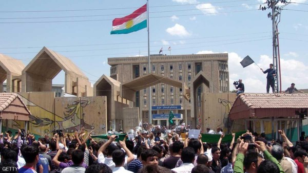 رصاص في باحة برلمان كردستان.. والأمن يتصدى لمتظاهرين غاضبين