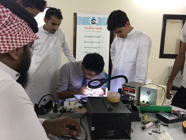 الرياض: حفل تخريج الدفعة الأولى من دورة صيانة الجوالات