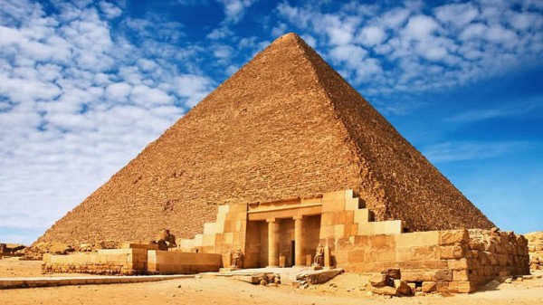 اكتشاف تجويف بحجم طائرة في هرم خوفو في مصر