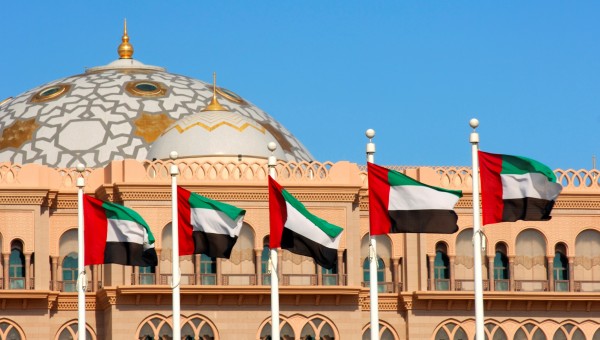 الإمارات تبدأ بتجنّيس الأجانب بشروط خفيفة