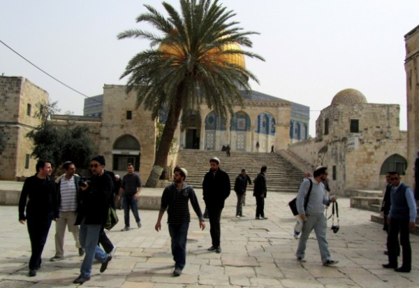 مستوطنون يقتحمون باحات المسجد الأقصى