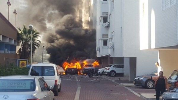 إصابات في انفجار سيارتين أمام مبنى سكني في أسدود