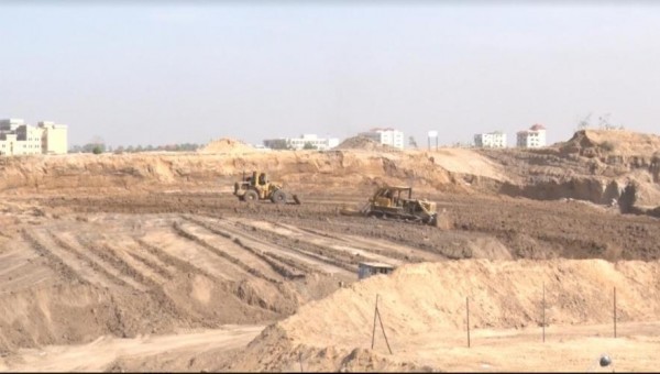 شاهد: التجريف مستمر في موقع تل السكن الأثري
