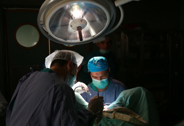 وفد طبي أوروبي يجري عمليات جراحية نوعية في غزة