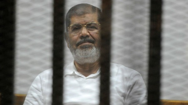على نفقته.. محكمة مصرية توافق على إجراء مرسي "فحصا طبيا شاملا"