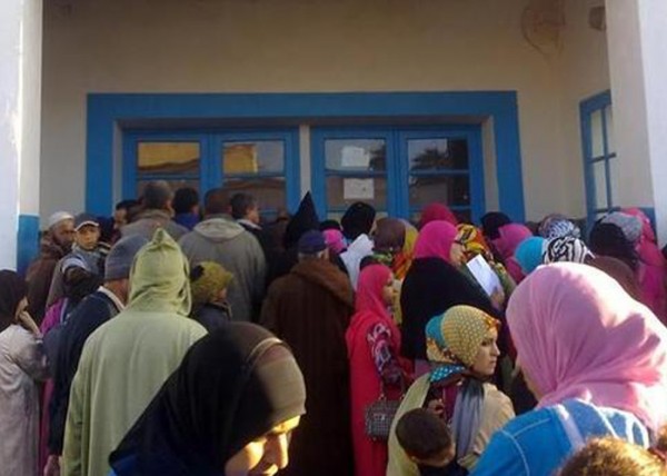 وفاة 15 مغربيًا في تدافع أثناء تلقيهم مساعدات.. والملك يدعو للتحقيق