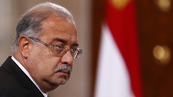 رئيس الوزراء المصري يغادر للعلاج.. والسيسي يعين قائماً بأعماله
