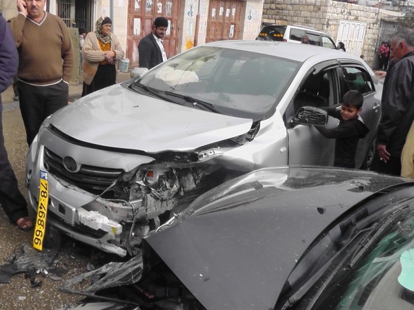 إصابة تسعة مواطنين في حادث سير بالخليل