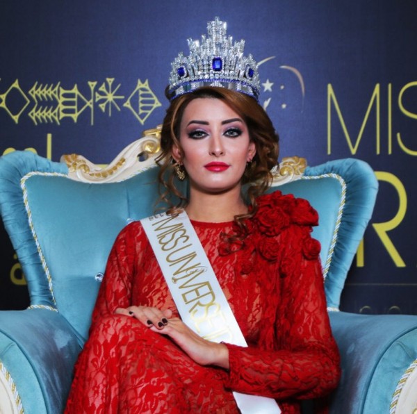 بعد صورتها مع نظيرتها الإسرائيلية .. بيكيني ملكة جمال العراق يثير الجدل