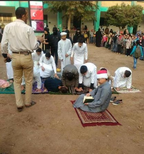 صور: إقالة مديرة مدرسة والسبب مشهد تمثيلي لأحداث مسجد الروضة