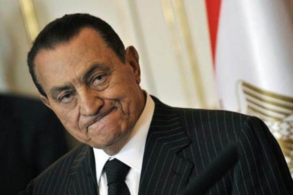 مبارك للفريق شفيق: "لا تواجه السيسي"