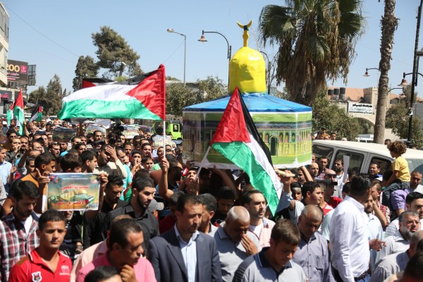 مسيرة حاشدة برام الله تنديدًا بإعلان القدس عاصمة لإسرائيل  9998864539