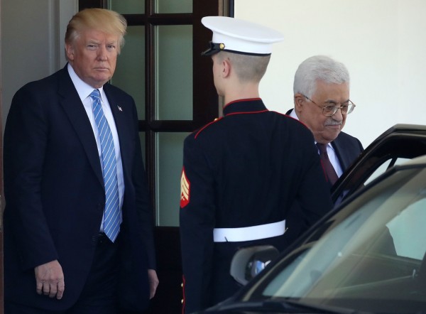 البيت الأبيض يحذر السلطة الفلسطينية من إلغاء الاجتماع مع نائب ترامب