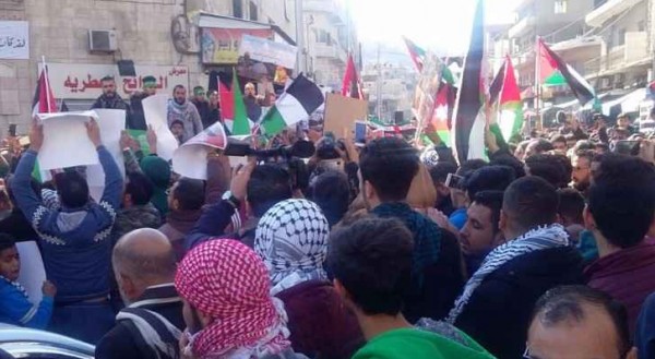صور: الأردنيون يحتشدون أمام المسجد الحسيني لنصرة القدس
