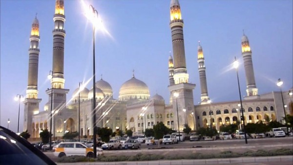 جماعات الحوثي تستبدل اسم جامع "الصالح" بـ"جامع الشعب"