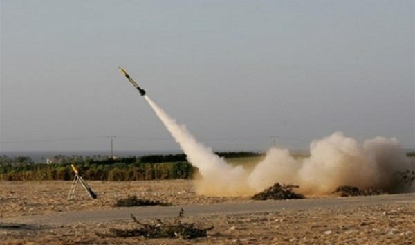 (مفزاك لايف) يزعم: إطلاق صاروخين من غزة انفجرا بالقطاع