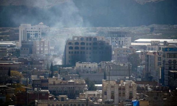 صحيفة: فرار طاقم السفارة الإيرانية بصنعاء إلى خارج اليمن