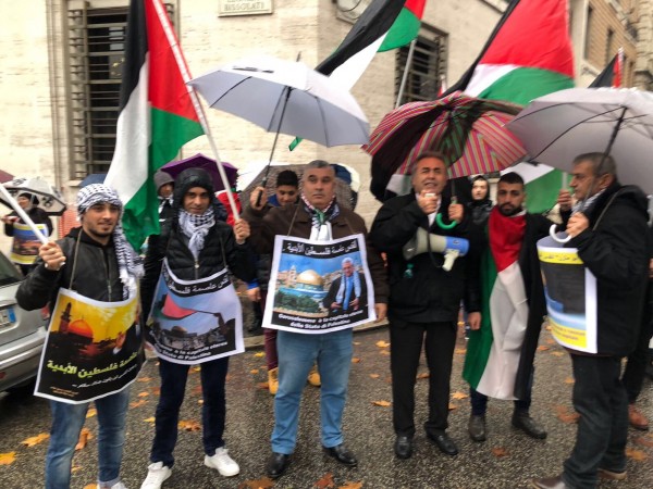 الجالية الفلسطينية تعتصم أمام السفارة الامريكية في روما