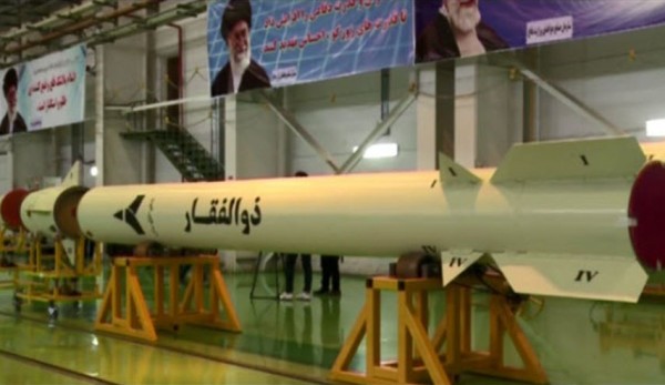 إيران تعرض صاروخاً باليستياً تحت اسم (ذو الفقار)
