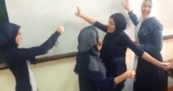 مصر فيديو لطالبات يرقصن في أحد الفصول يثير جدلاً واسعاً
