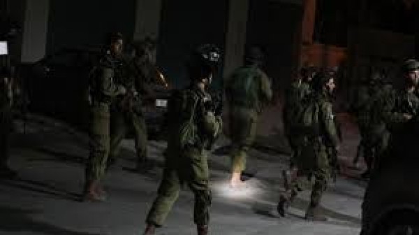 الاحتلال يعتقل عشرة مواطنين في القدس