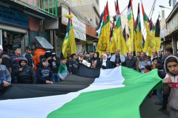 مسيرات مشاعل بالمخيمات الفلسطينية لإحياء ذكرى انطلاقة حركة فتح