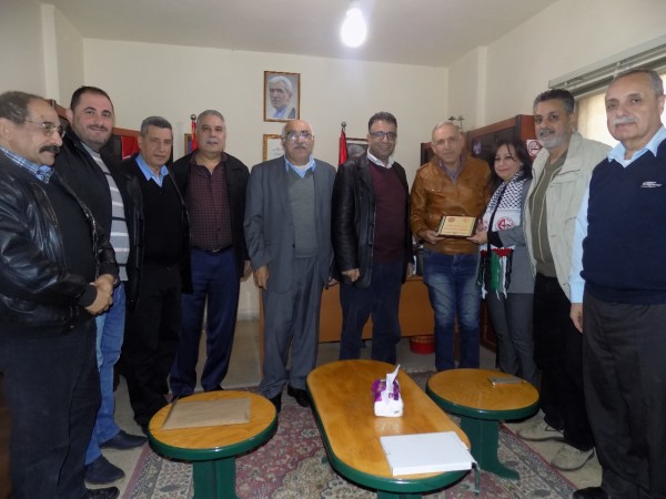 الجبهة الشعبية تكرم الدكتورة انتصار خضر الدنّان