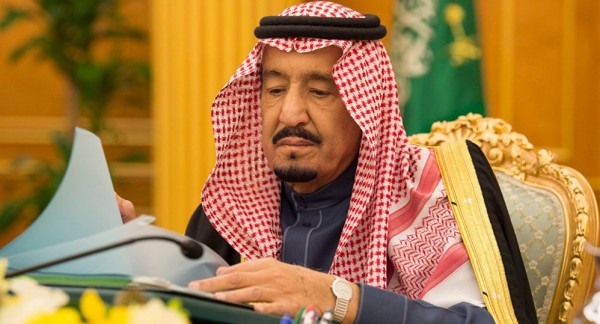 الملك سلمان يأمر بصرف 1000 ريال "غلاء معيشة"