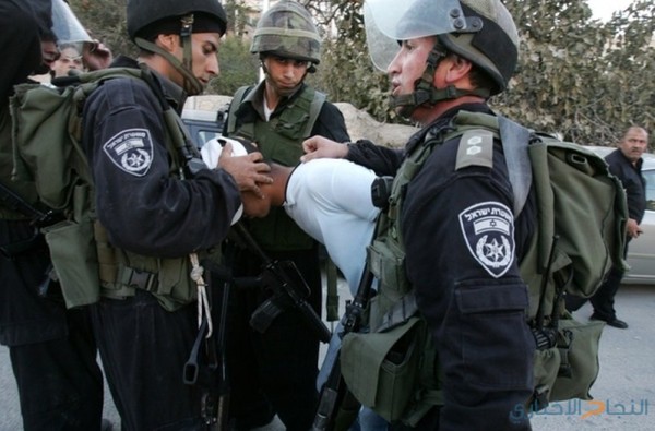 الاحتلال يعتقل أربعة شبان من القدس بينهم شقيقان